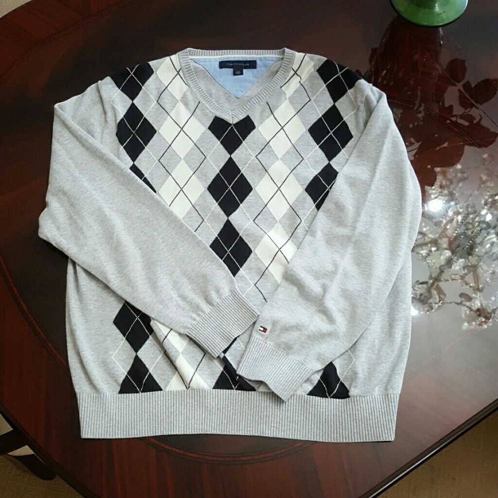🔴⤵$59 Tommy Hilfiger Sweater🔴🔴